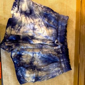 Splendid, size 10, has pockets, blue and white